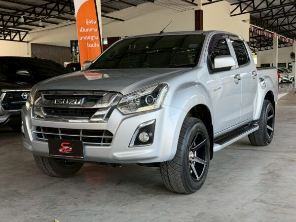 ISUZU D-MAX DOUBLE CAB Hi-LANDER 1.9 L / MT 2017 / 2560